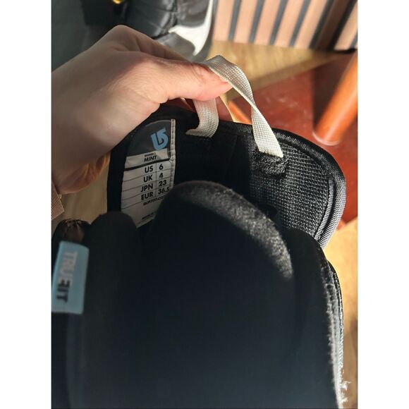 Burton Mint Snowboard Boots, Women's Size 6 Black - Picture 5 of 6